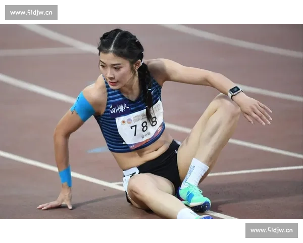 吴艳妮：赛场狂飙破纪录，场外甜飒展豹系魅力